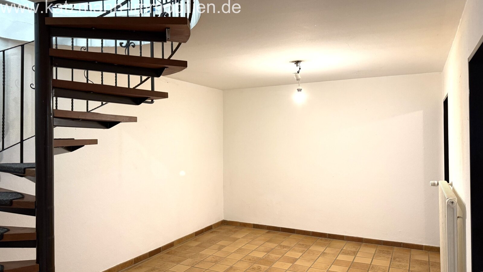 Helle Terrassenwohnung mit viel Platz (142 m² Wohn- u. Nutzfläche), Garten u. Garage inklusive