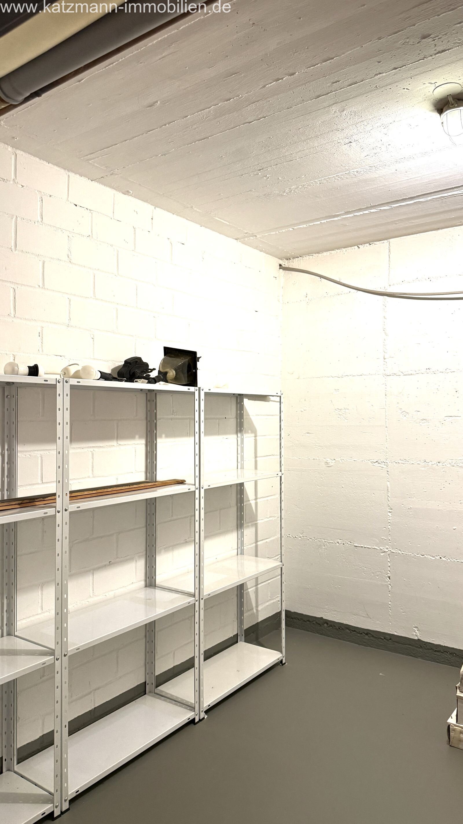 Helle Terrassenwohnung mit viel Platz (142 m² Wohn- u. Nutzfläche), Garten u. Garage inklusive