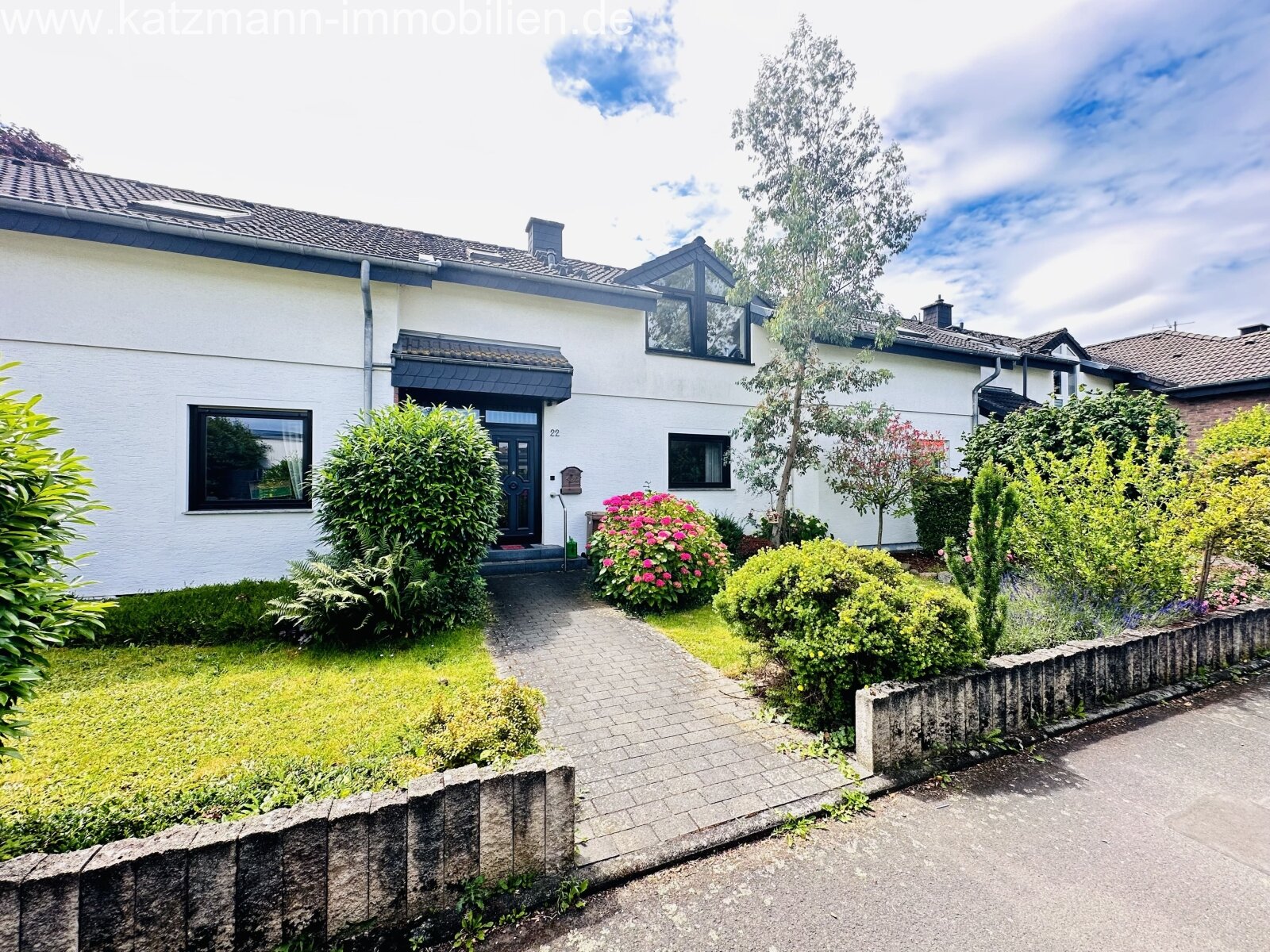 Exklusives Einfamilienhaus mit viel Platz –                               Top-Lage in Erftstadt-Lechenich