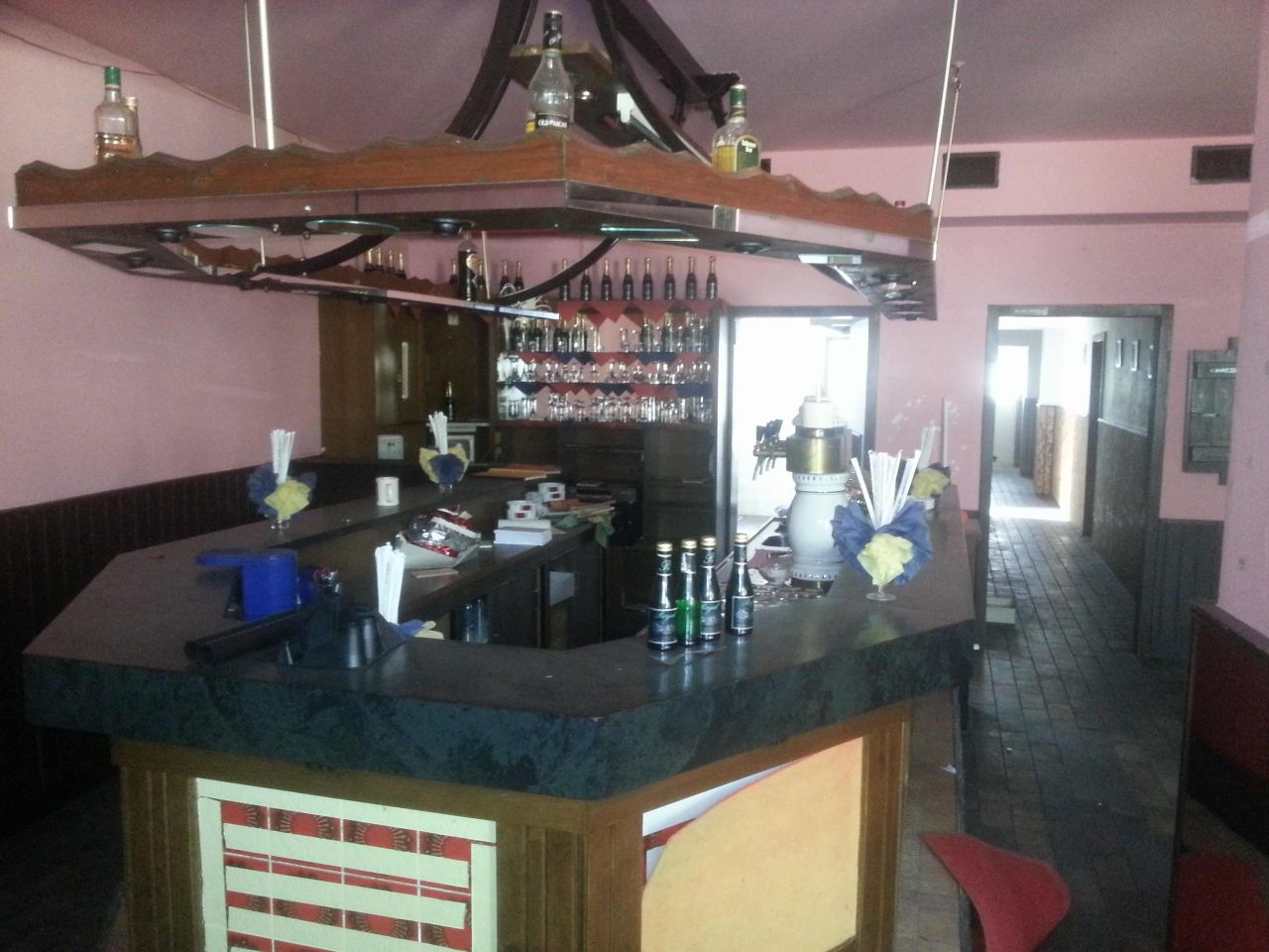 Wohn- und Geschäftshaus mit viel Potential auf riesigem Grundstück in zentraler Lage zu verkaufen  