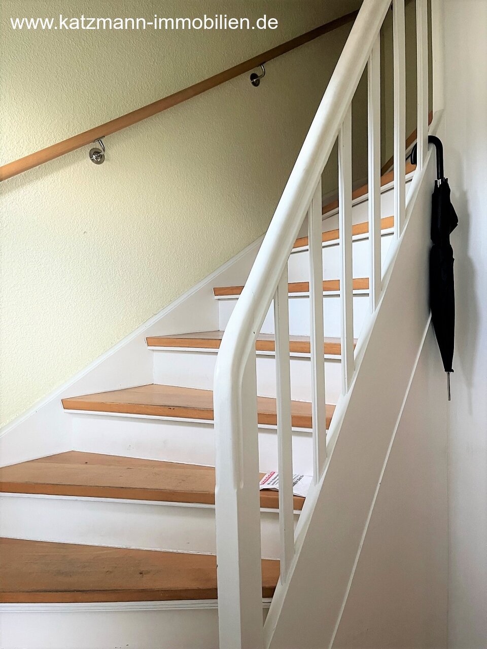 Hauseingang - Treppe zum OG