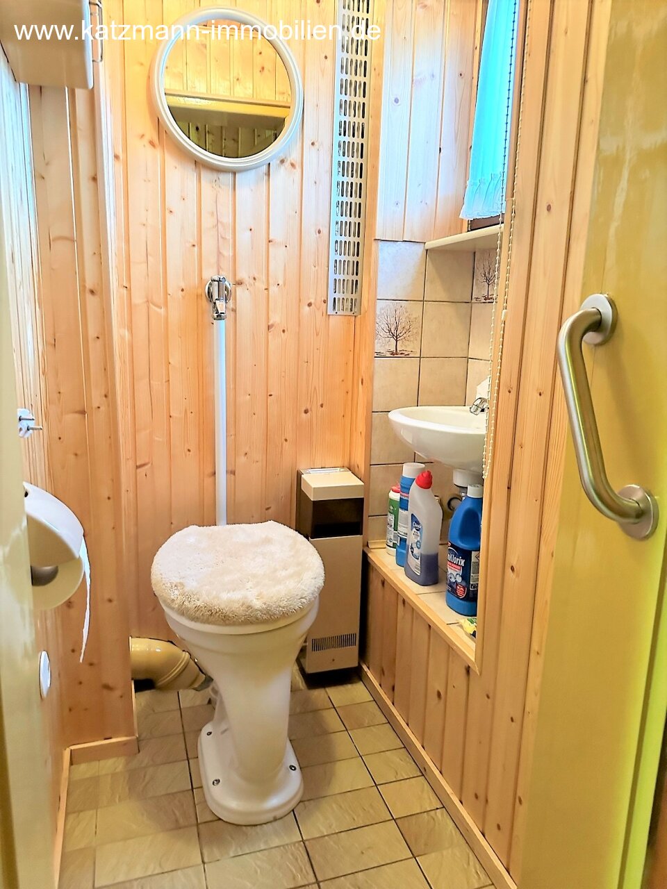  UG WC