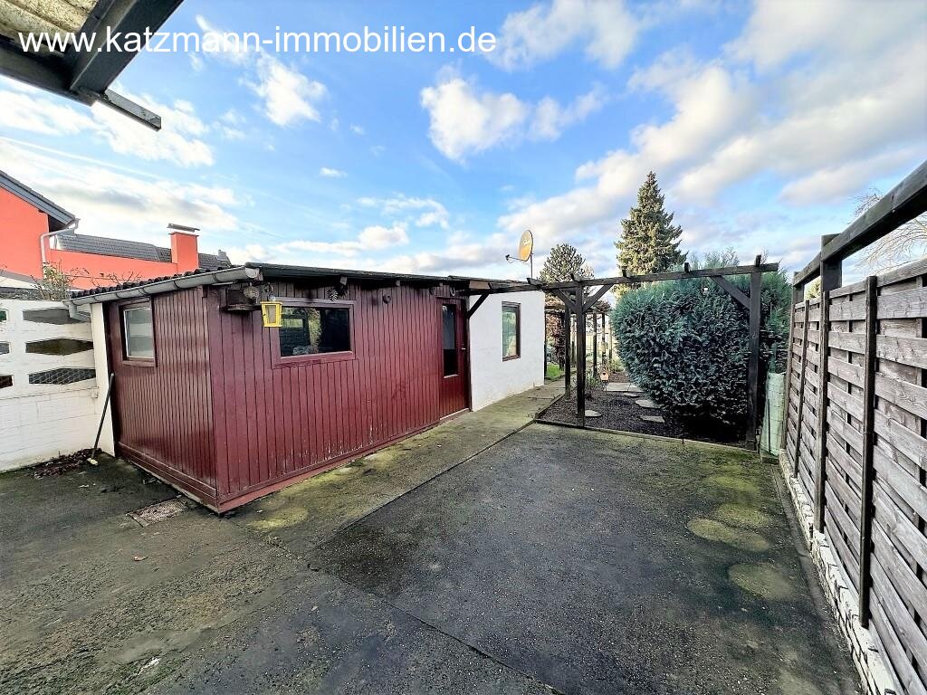  Schuppen (Holz und Stein)