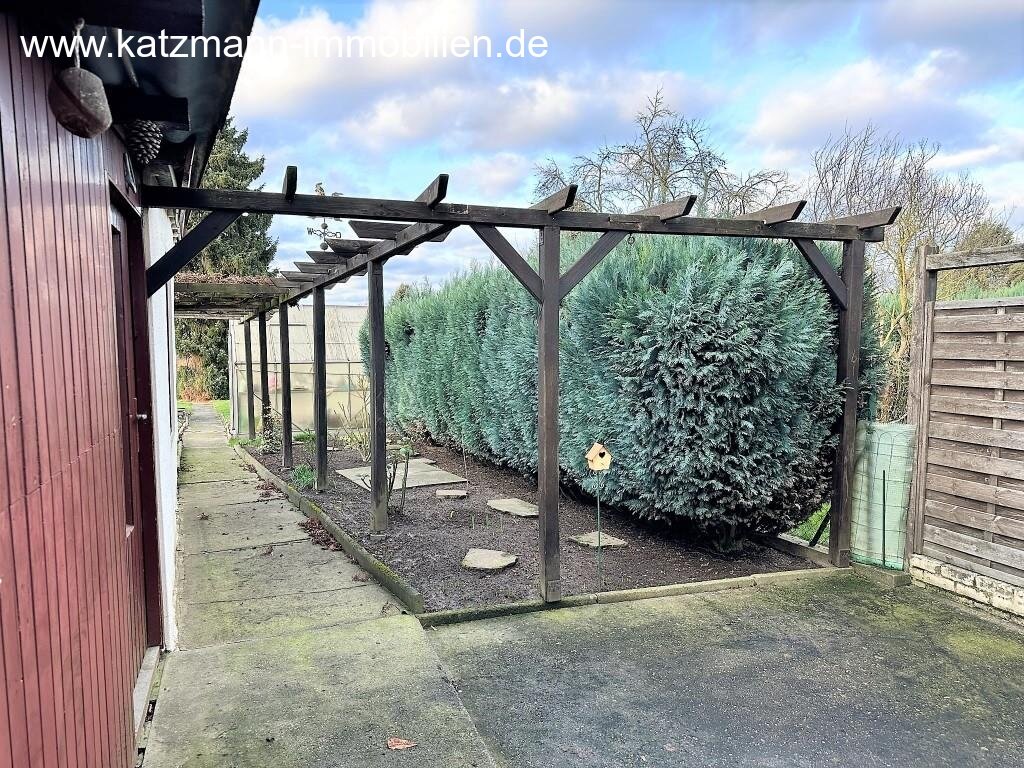 Pergola zum Garten