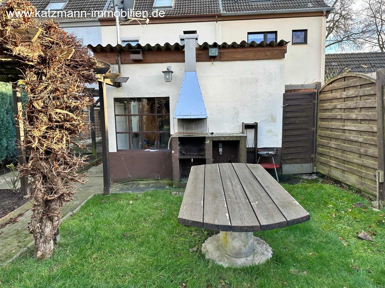 Grillecke mit Sitzgelegenheit