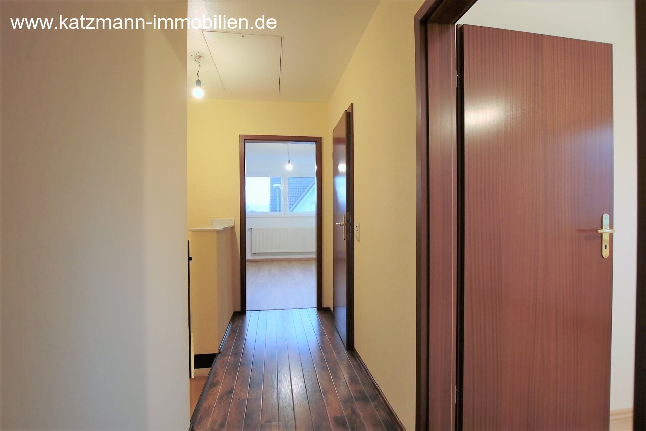  Flur OG (Blick Richtung Elternzimmer)