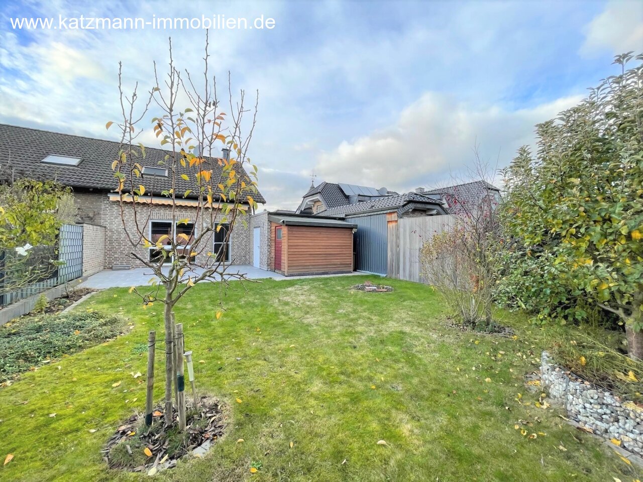 Blick vom Garten zum Haus