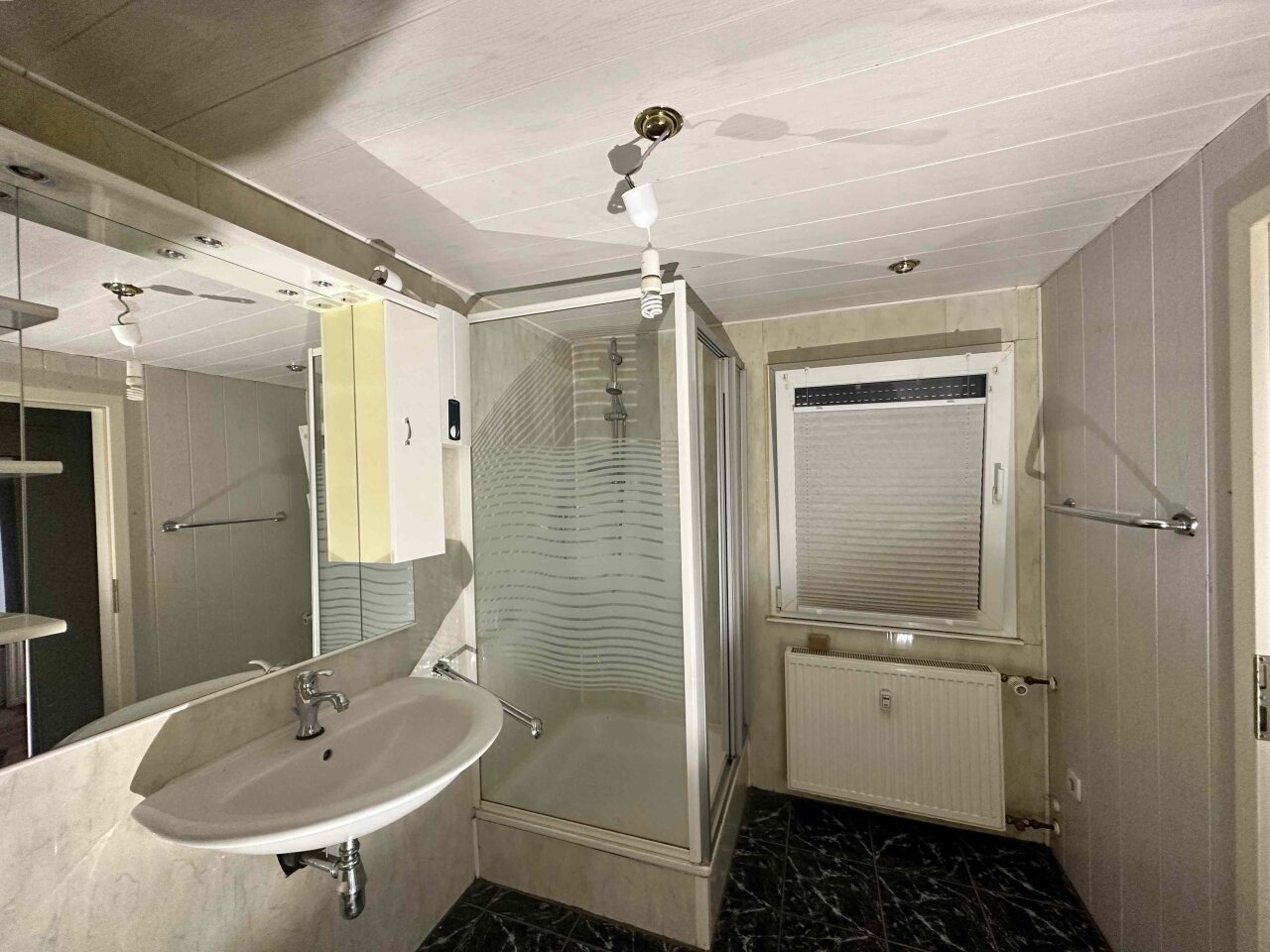 Wohnung EG - Badezimmer