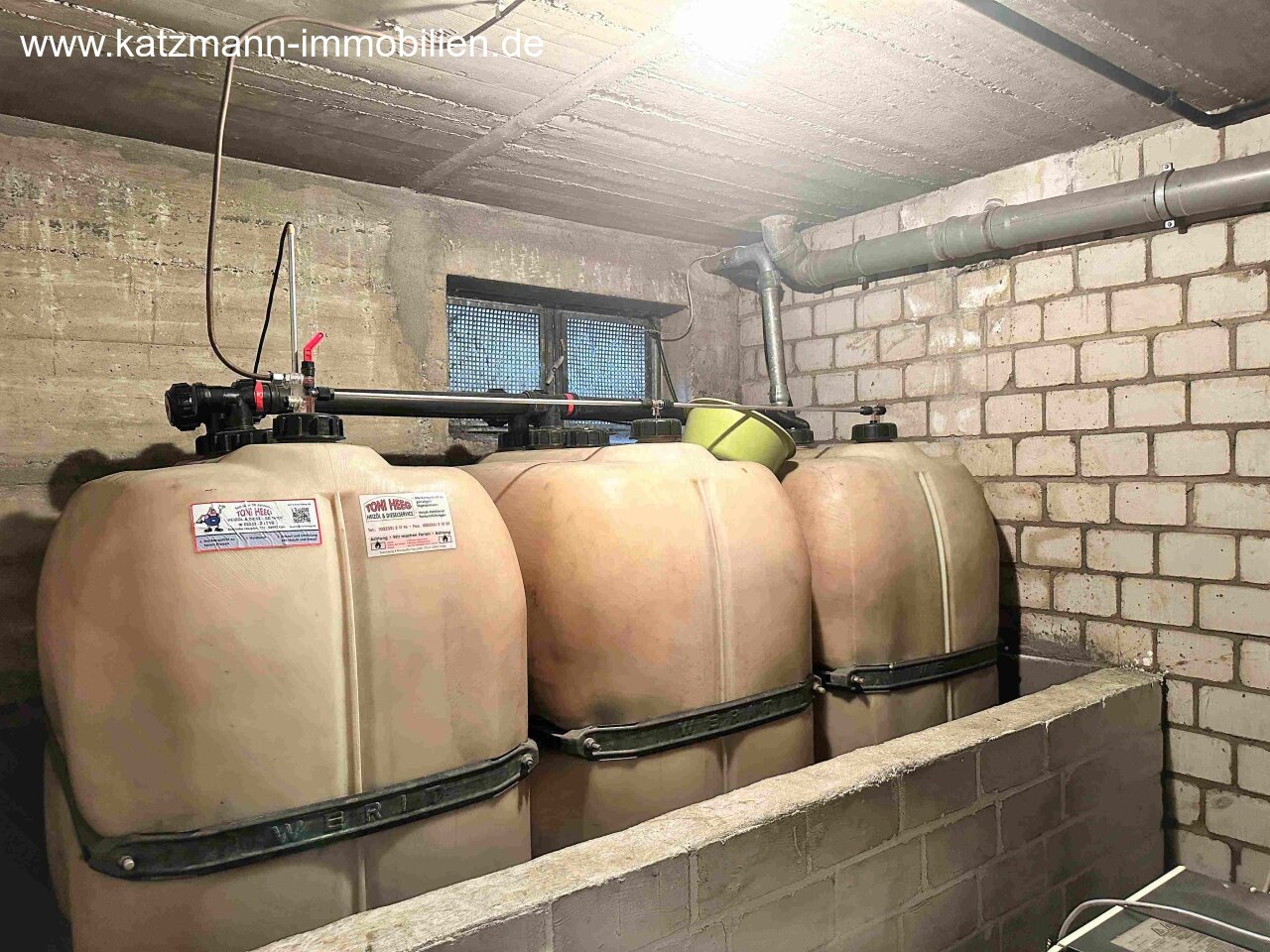 KG Kunststofftanks (Öl, 3 x 1.000 Liter) 