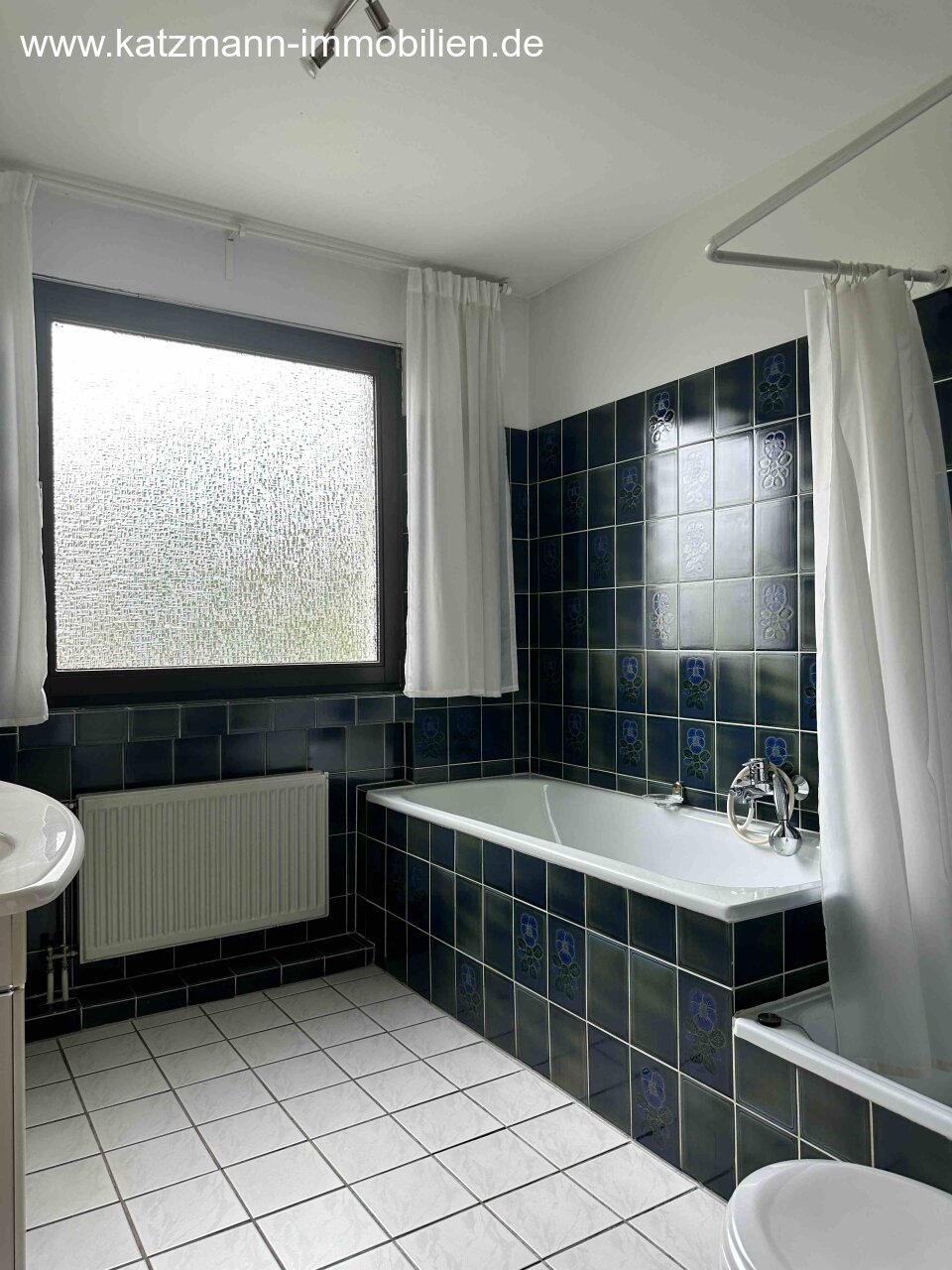 OG Bad mit Wanne u. Dusche