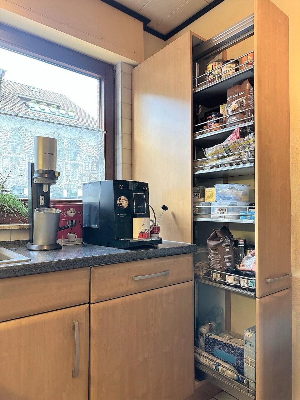 Apothekerschrank inklusive