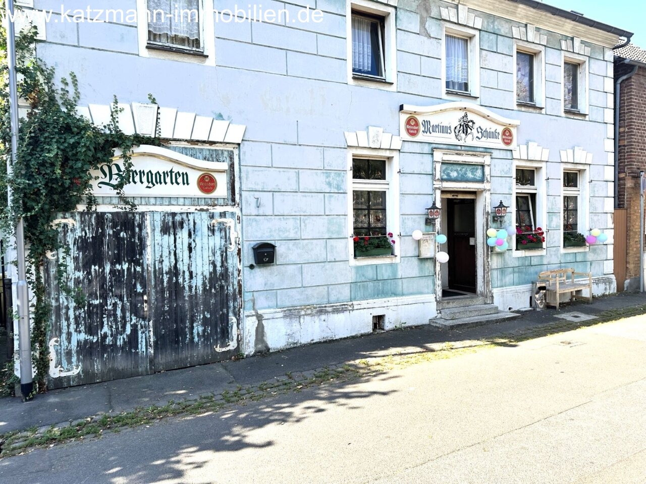 Wohnhaus mit Gaststätte u. Tordurchfahrt zum Innenhof