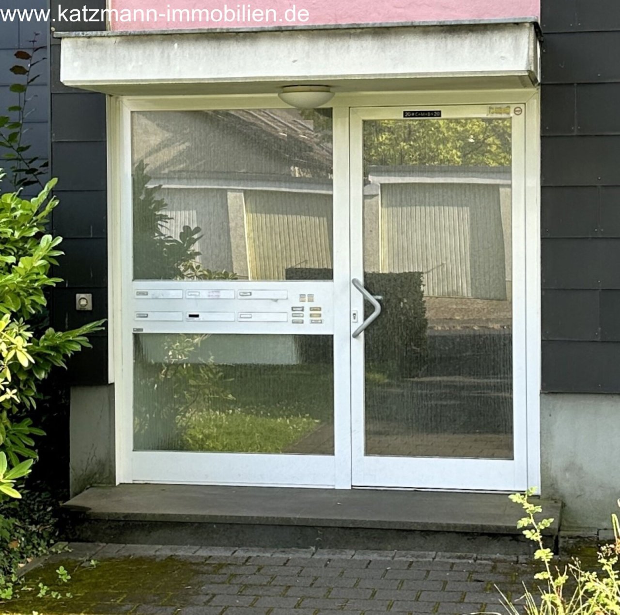 Hauseingang des 6-Familienhauses Hauseingang des 6-Familienhauses