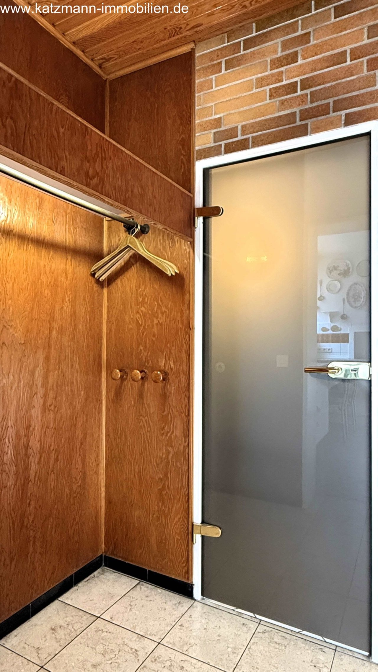 Gäste-WC u. Garderobe Gäste-WC u. Garderobe