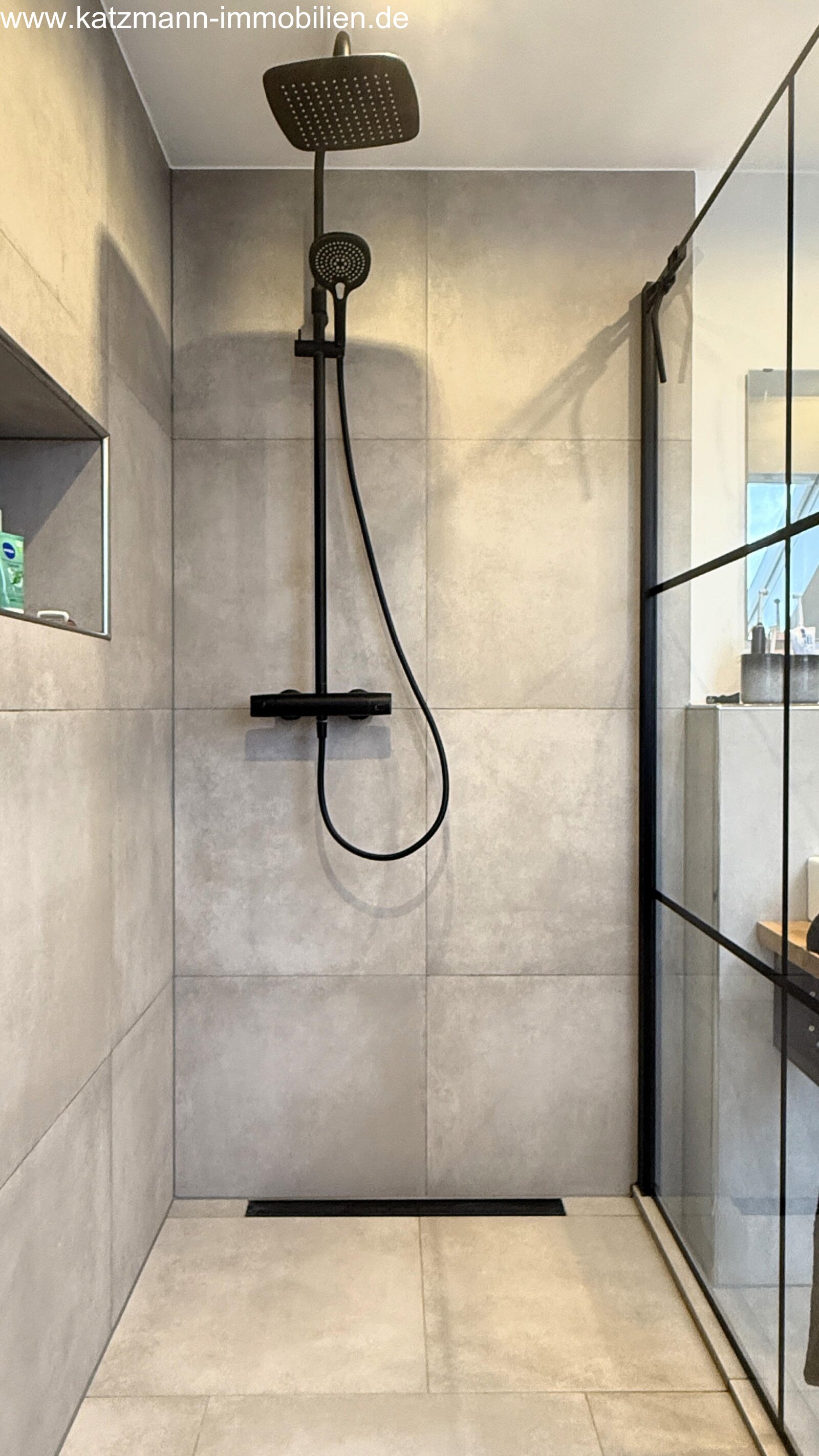 Badezimmer (DG)