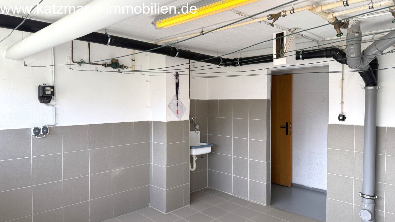  Wasch- und Trockenraum mit Spülbecken
