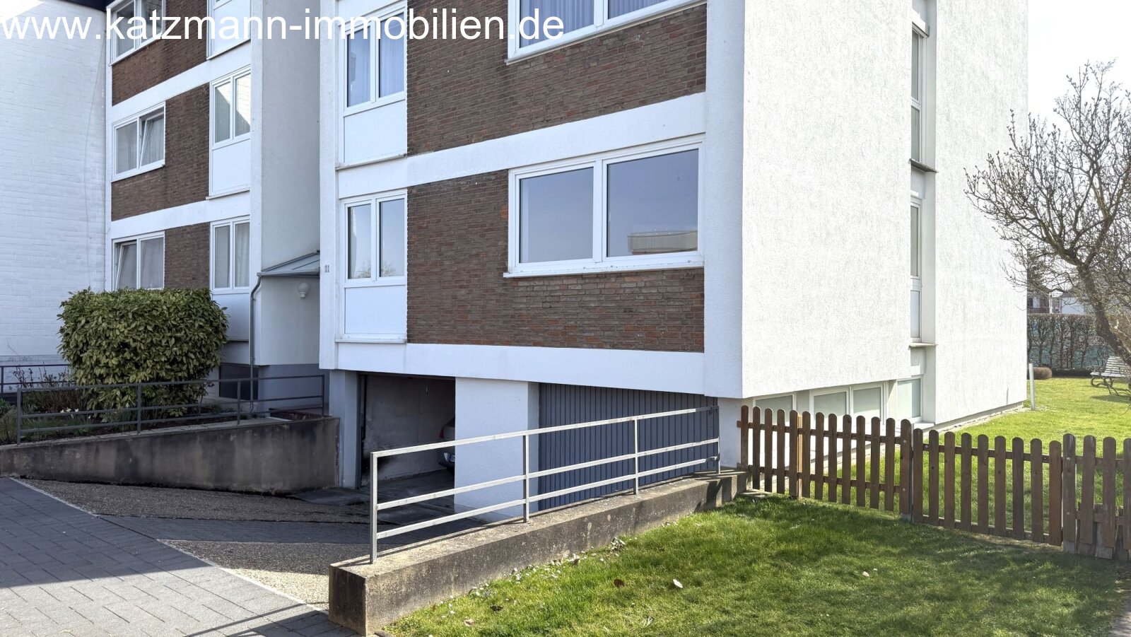 Blick auf die seitliche Fassade (wärmegedämmt)