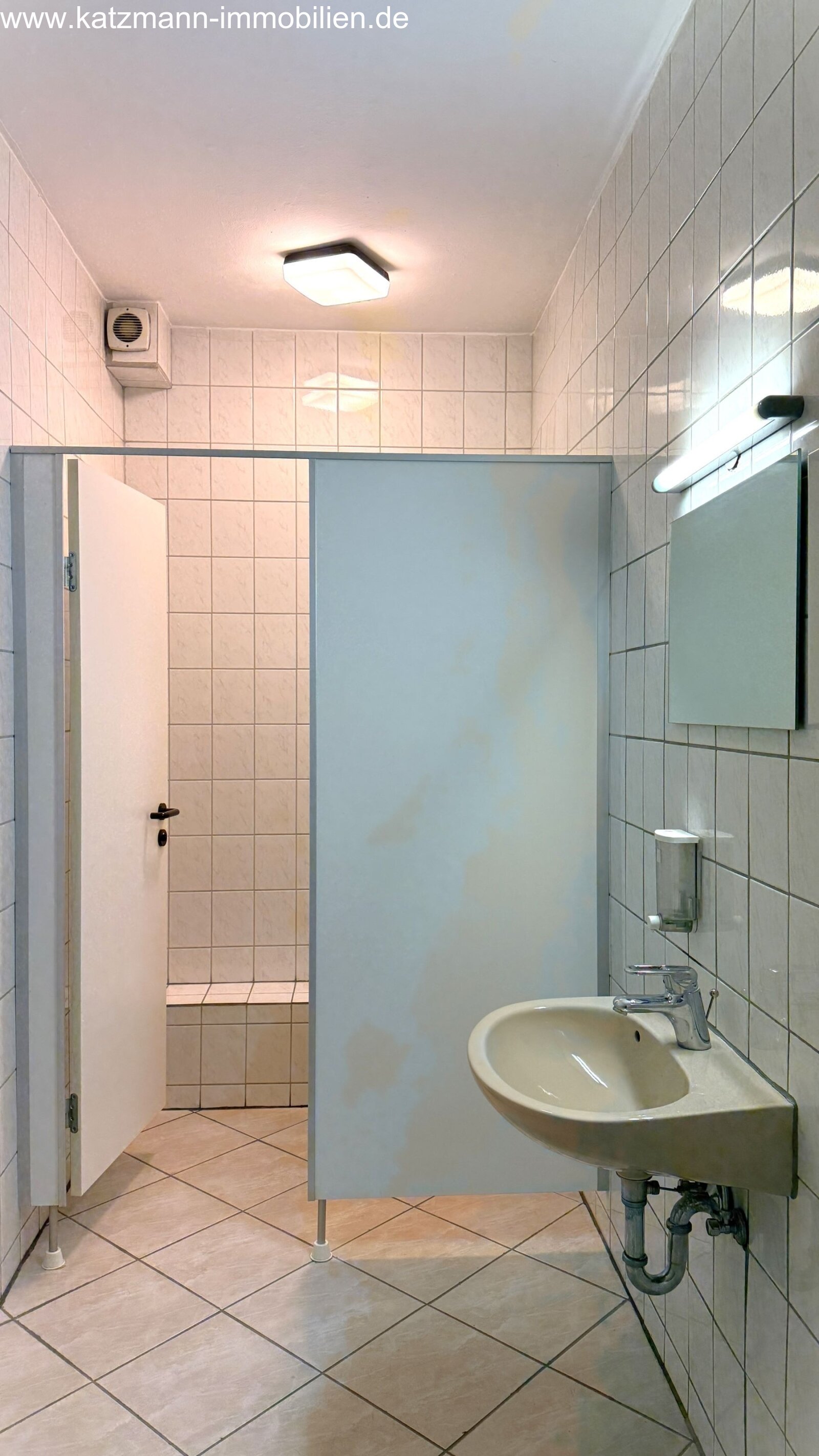 Damen-WC (rechts)