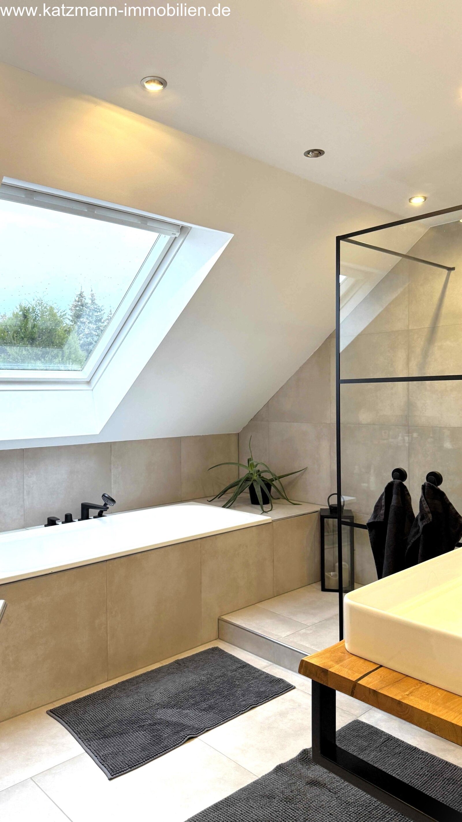 Badezimmer (DG)