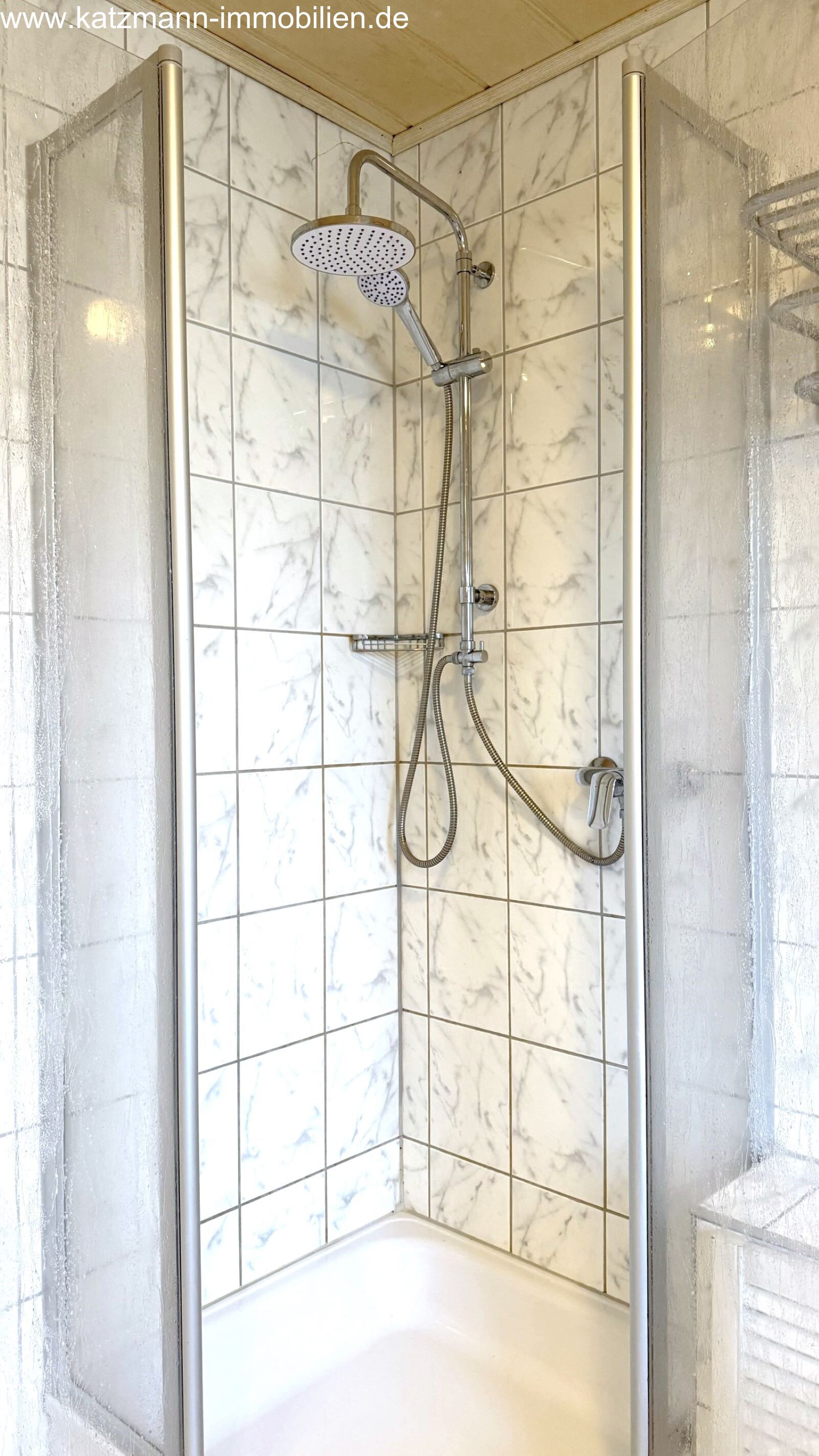 Bad mit Dusche