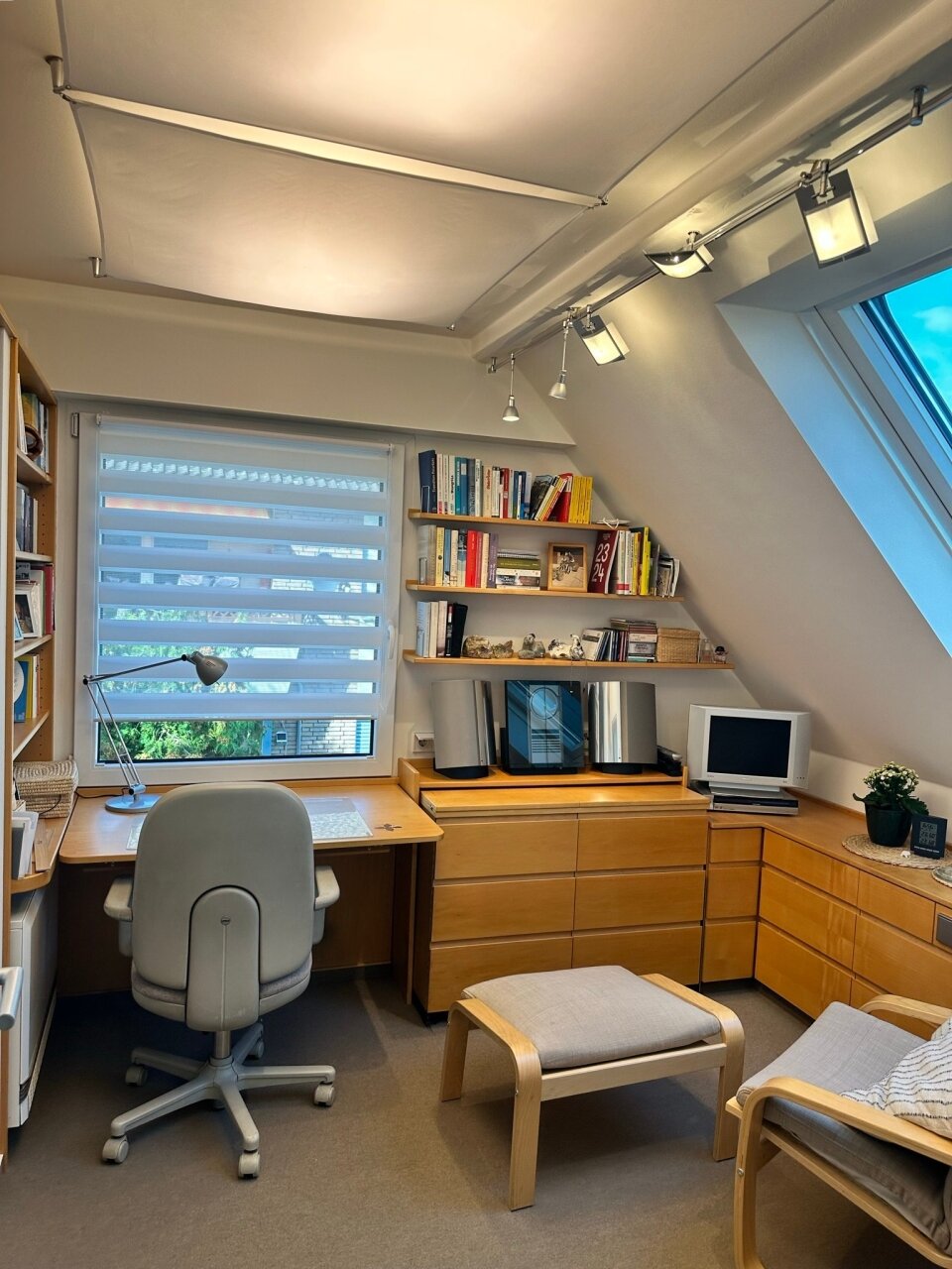 Büro im DG - indirekte Beleuchtung