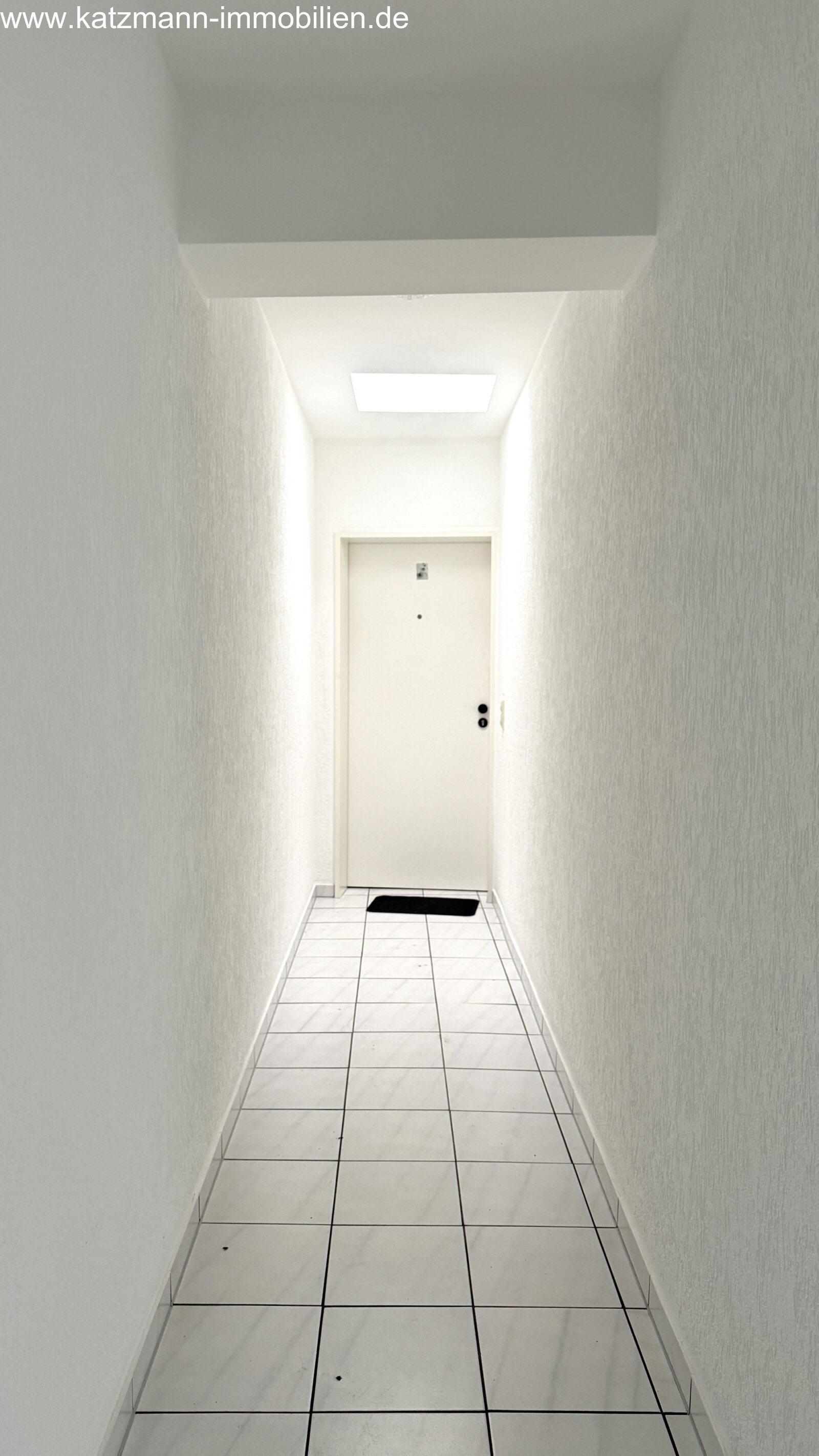 Flur MFH (Flur 2. OG zur Wohnung links)