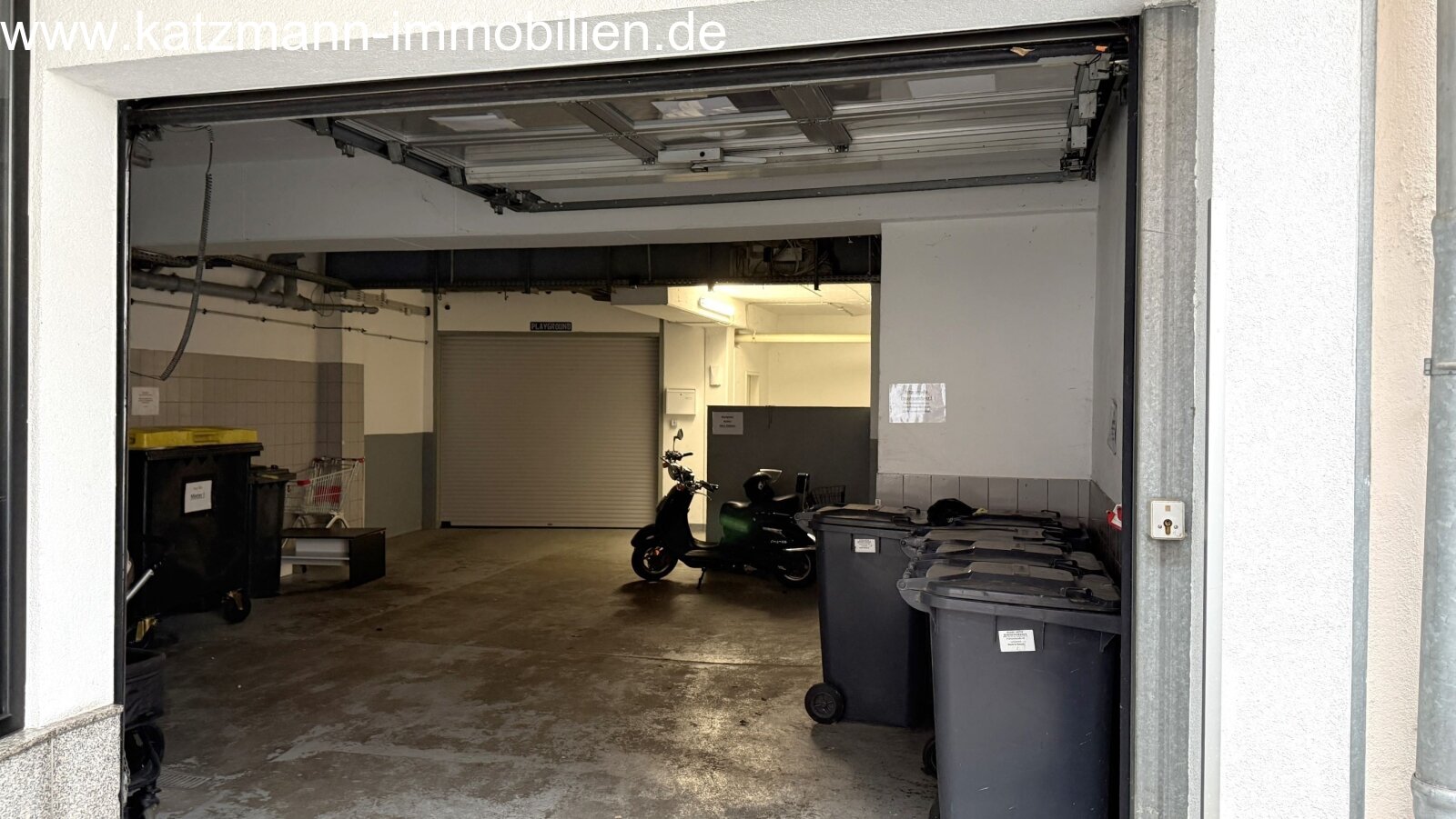 Tor 1 (Sektionaltor) - Zufahrt kl. u. gr. Halle u. Garage