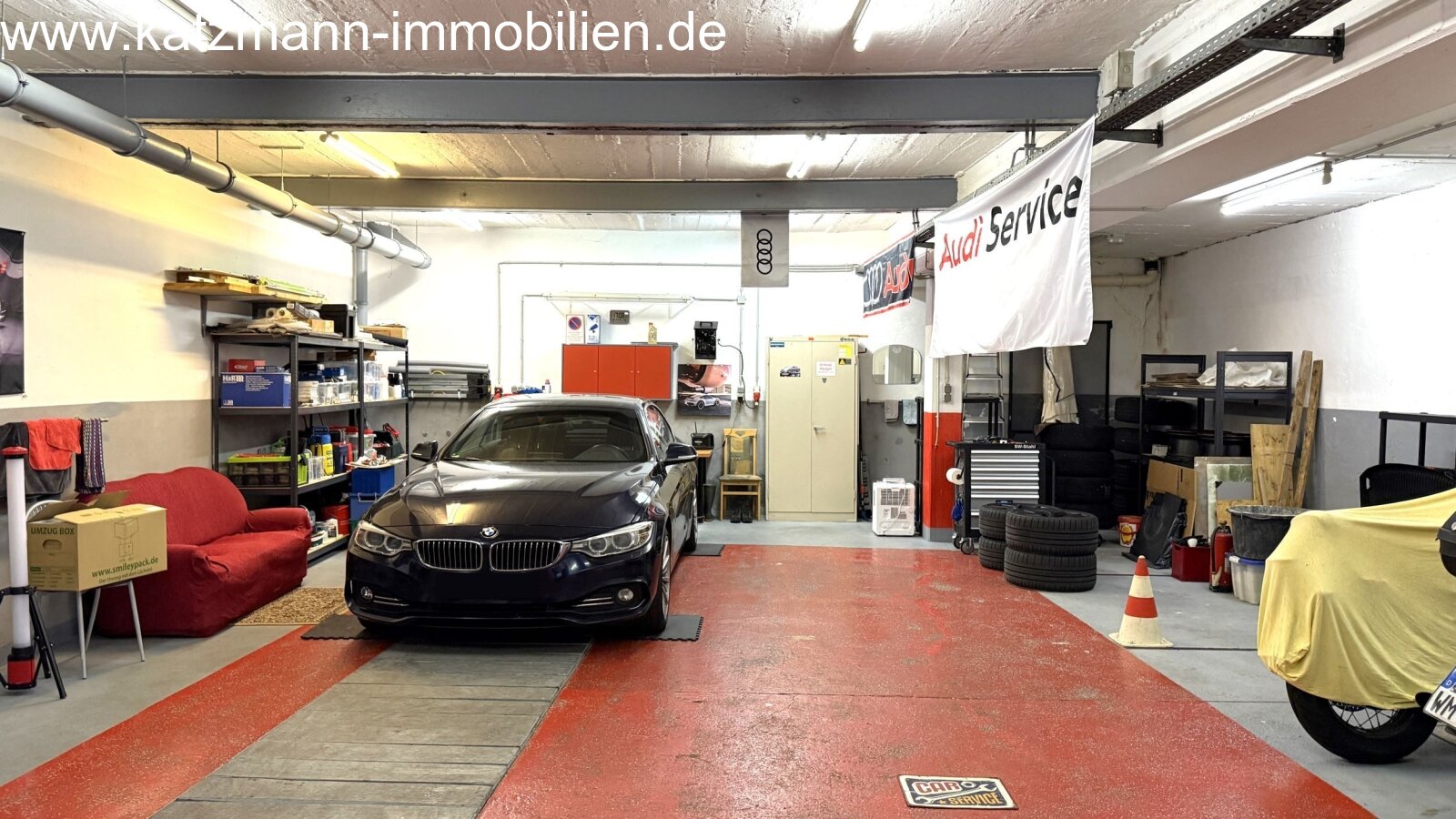 _Große Halle mit Werkstatt-Grube