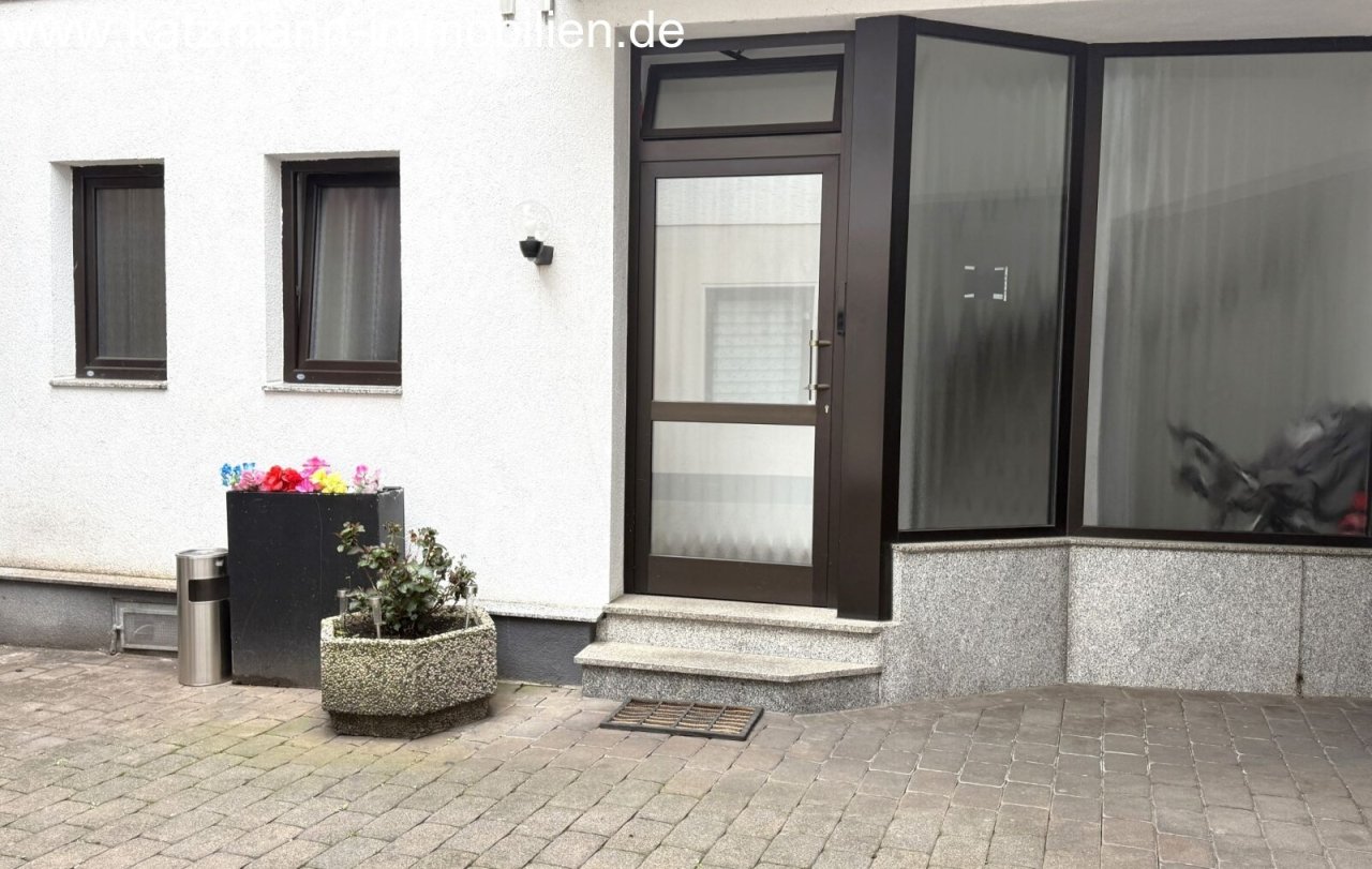 MFH - Hauszugang (links Heizungsraum) MFH - Hauszugang (links Heizungsraum)
