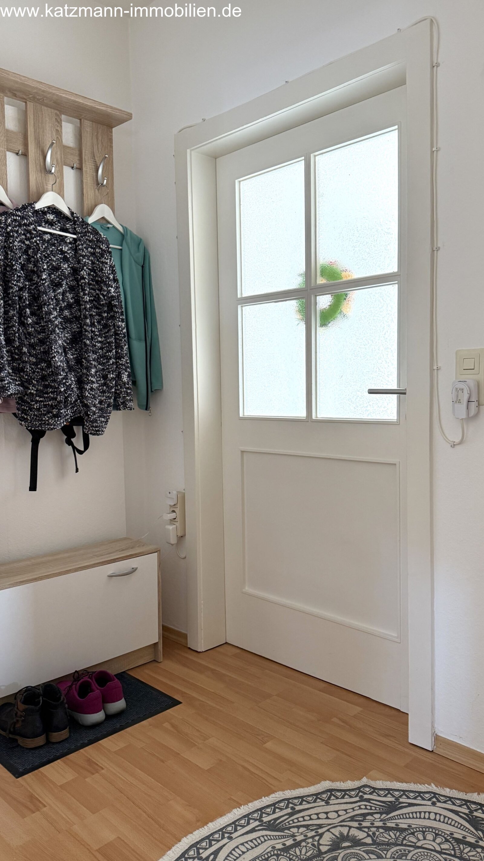 Wohnungstür / Blick von der Diele aus  
