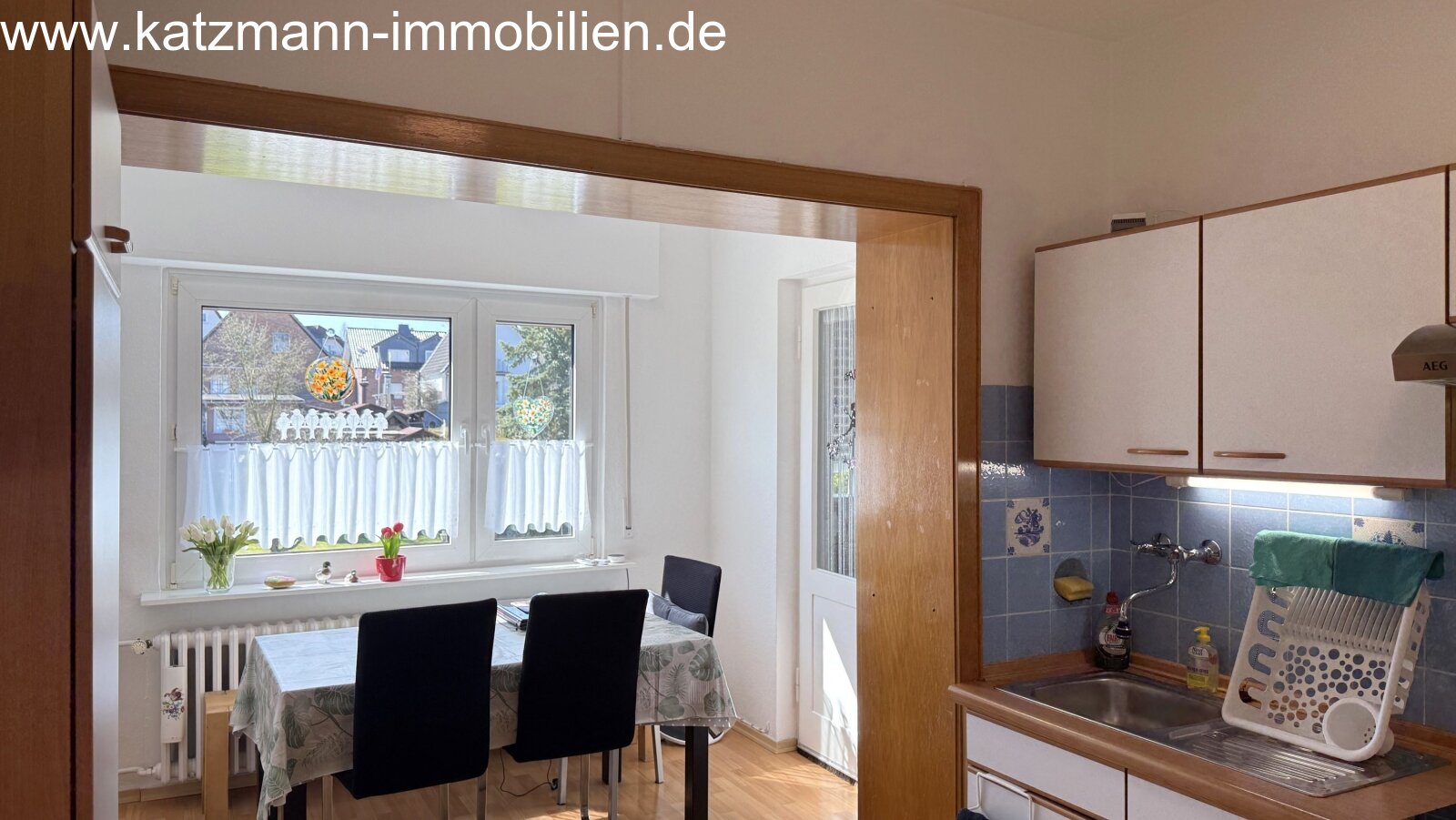 Küche mit Blick zum Essplatz/Wintergarten