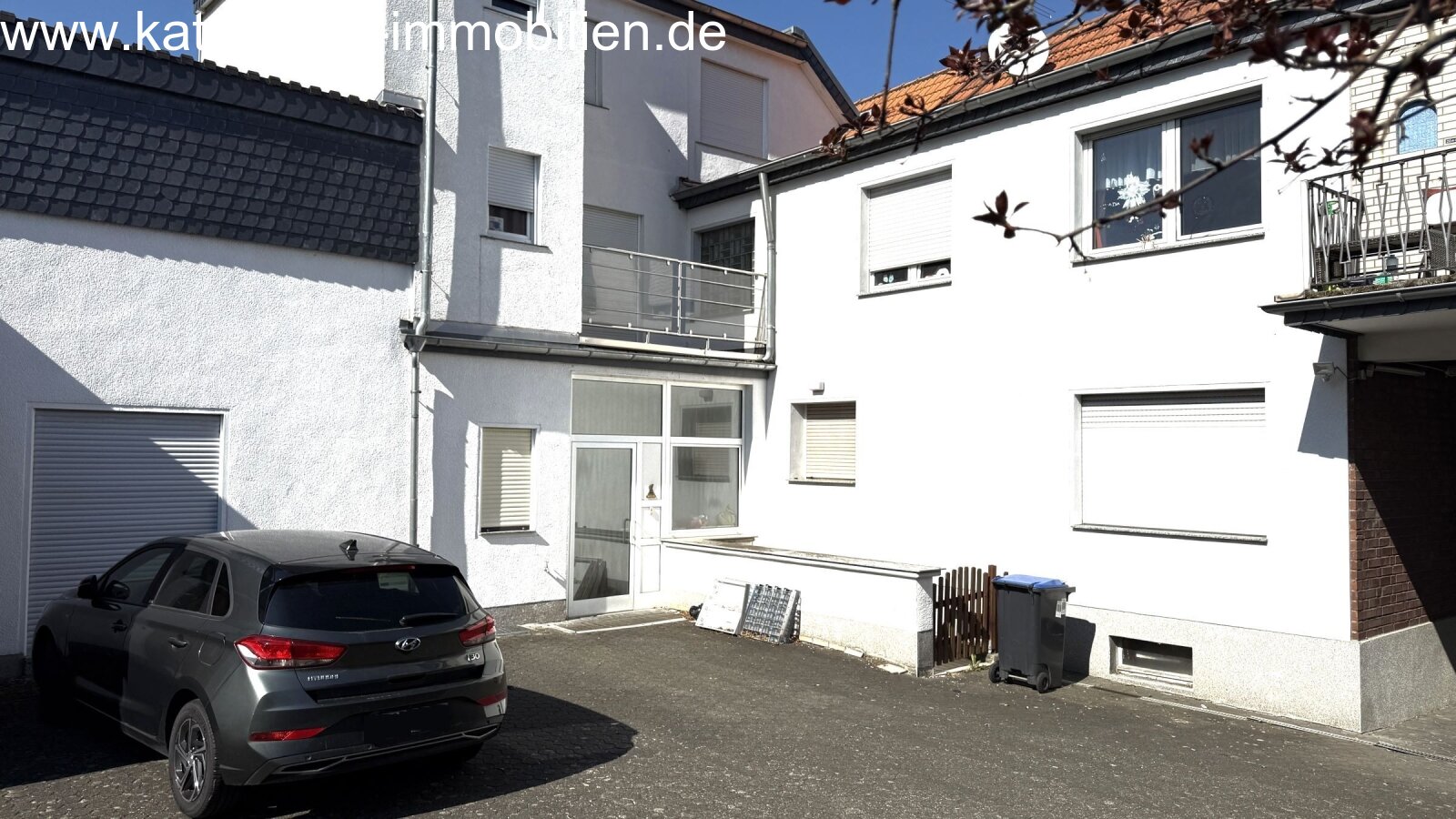 WuG - Eingang Atelier, Wohnungen u. Laden WuG - Eingang Atelier, Wohnungen u. Laden