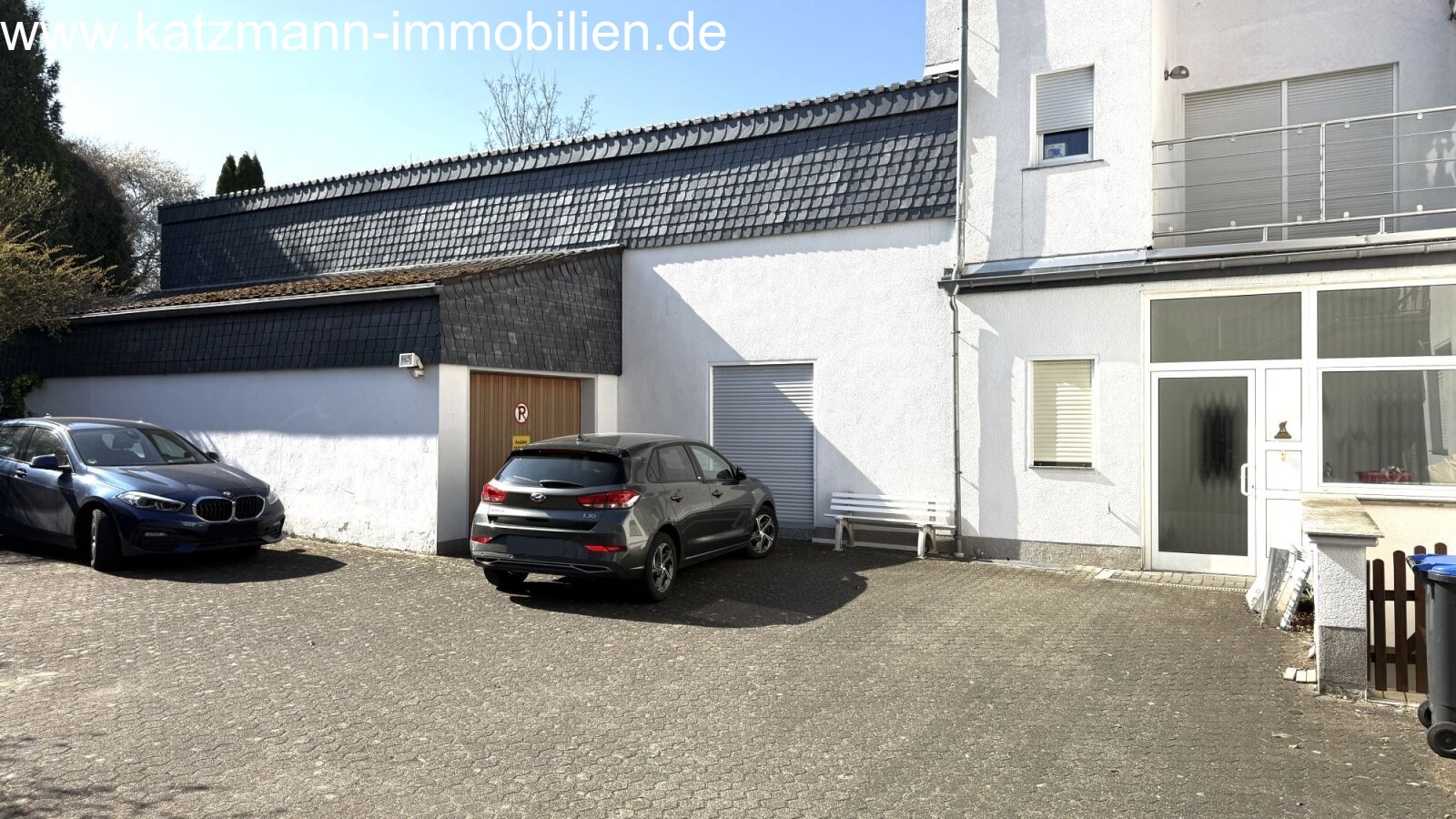 WuG mit Blick auf Garage u. Atelier WuG mit Blick auf Garage u. Atelier