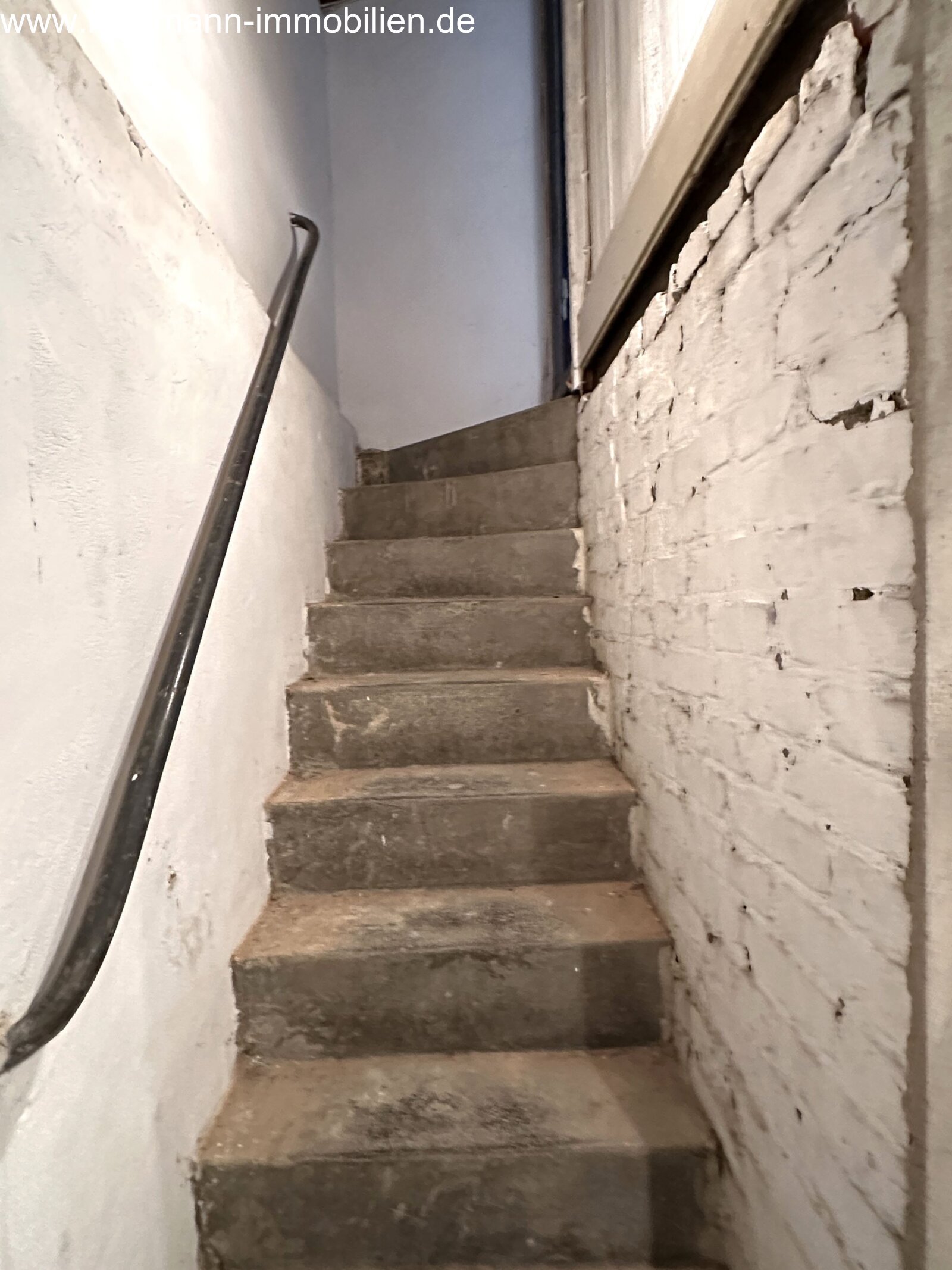 KG/MFH - Kellertreppe (Flur 1) KG/MFH - Kellertreppe (Flur 1)