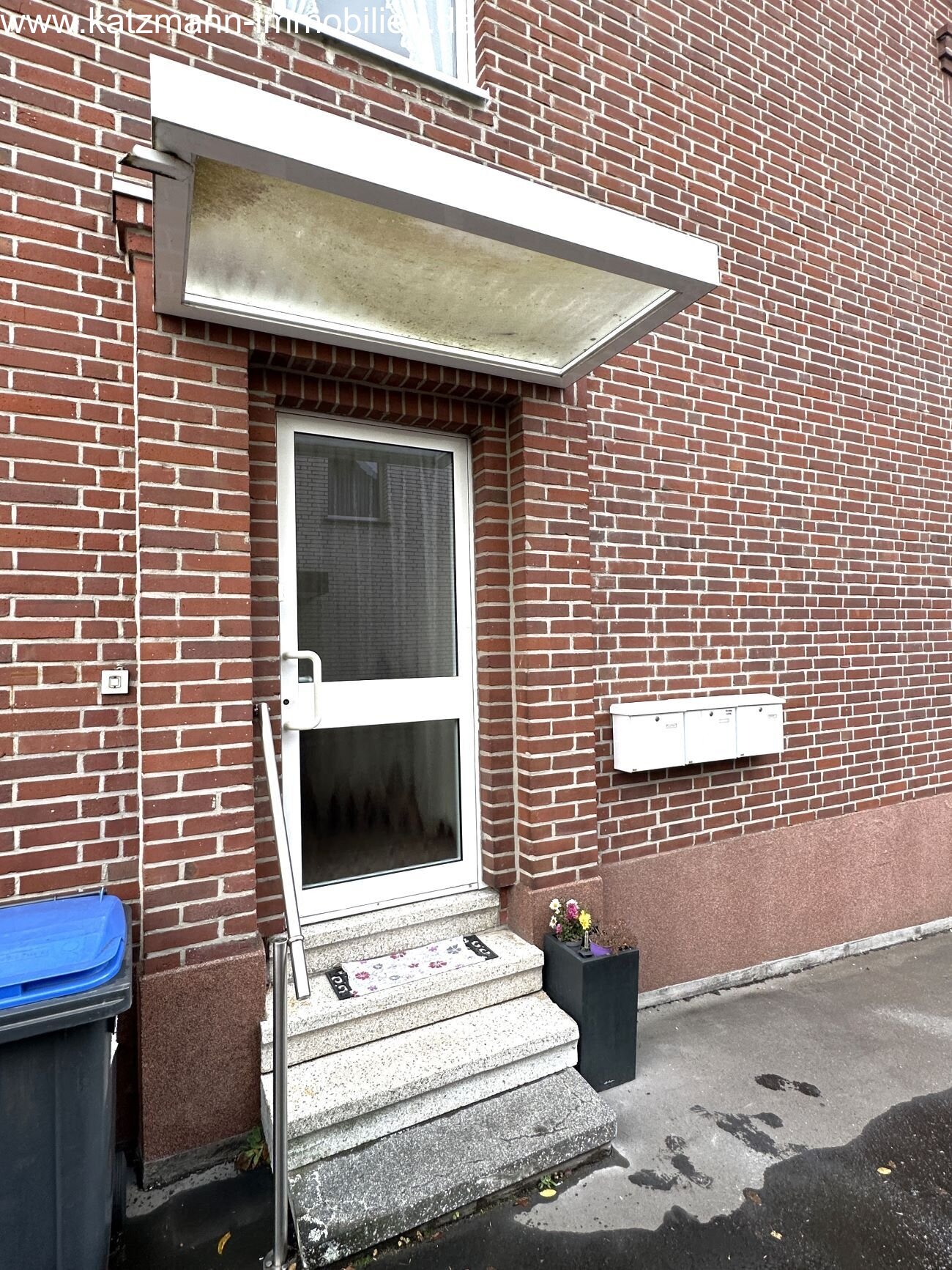 MFH / Eingang Wohnung OG u. DG MFH / Eingang Wohnung OG u. DG