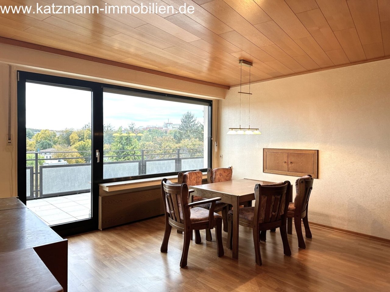 Wohn-/Essbereich u. Zugang zur Sonnen-Terrasse) Wohn-/Essbereich u. Zugang zur Sonnen-Terrasse)