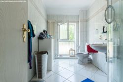 Bad mit Dusche u. Badewanne