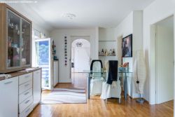_Blick vom Wohnzimmer in den Essbereich