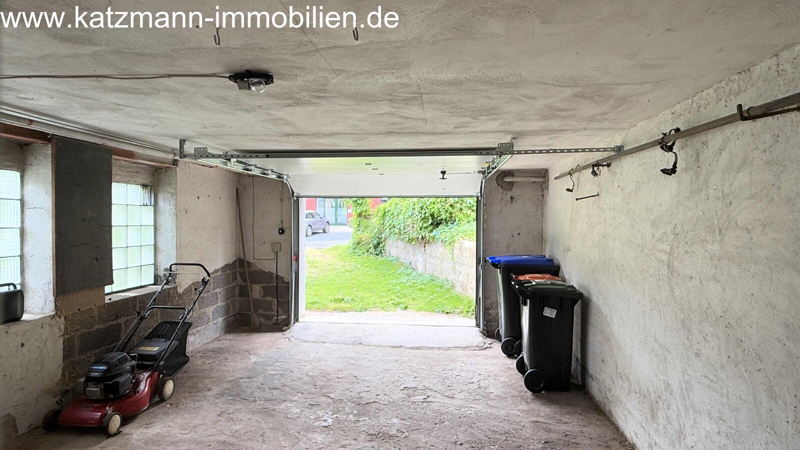 Garage (4 Meter breit!) Garage (4 Meter breit!)