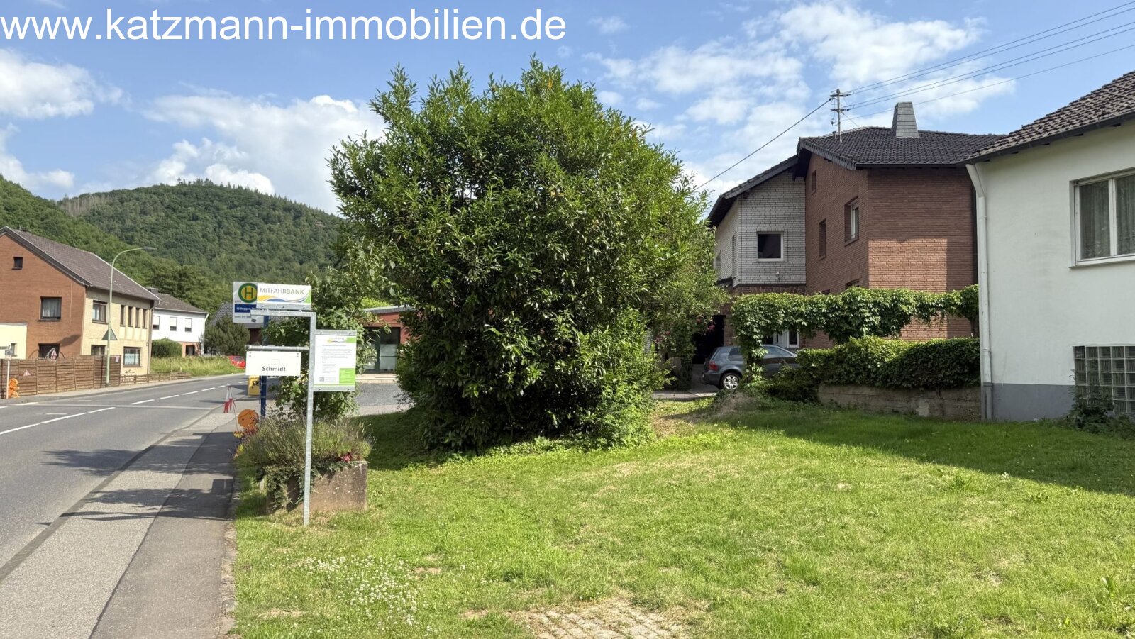 Bushaltestelle vor der Tür Bushaltestelle vor der Tür
