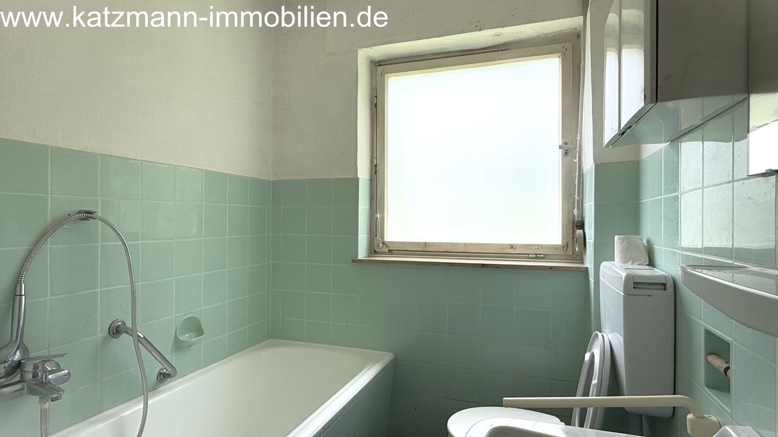 Badezimmer (ca. 5 m²) Badezimmer (ca. 5 m²)