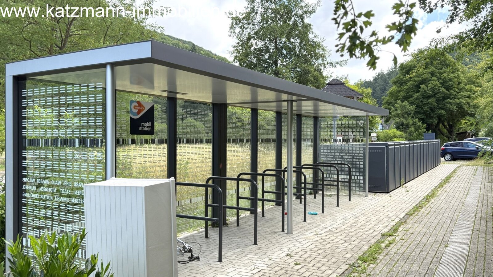 Fahradplätze mit abschließbaren Boxen Fahradplätze mit abschließbaren Boxen
