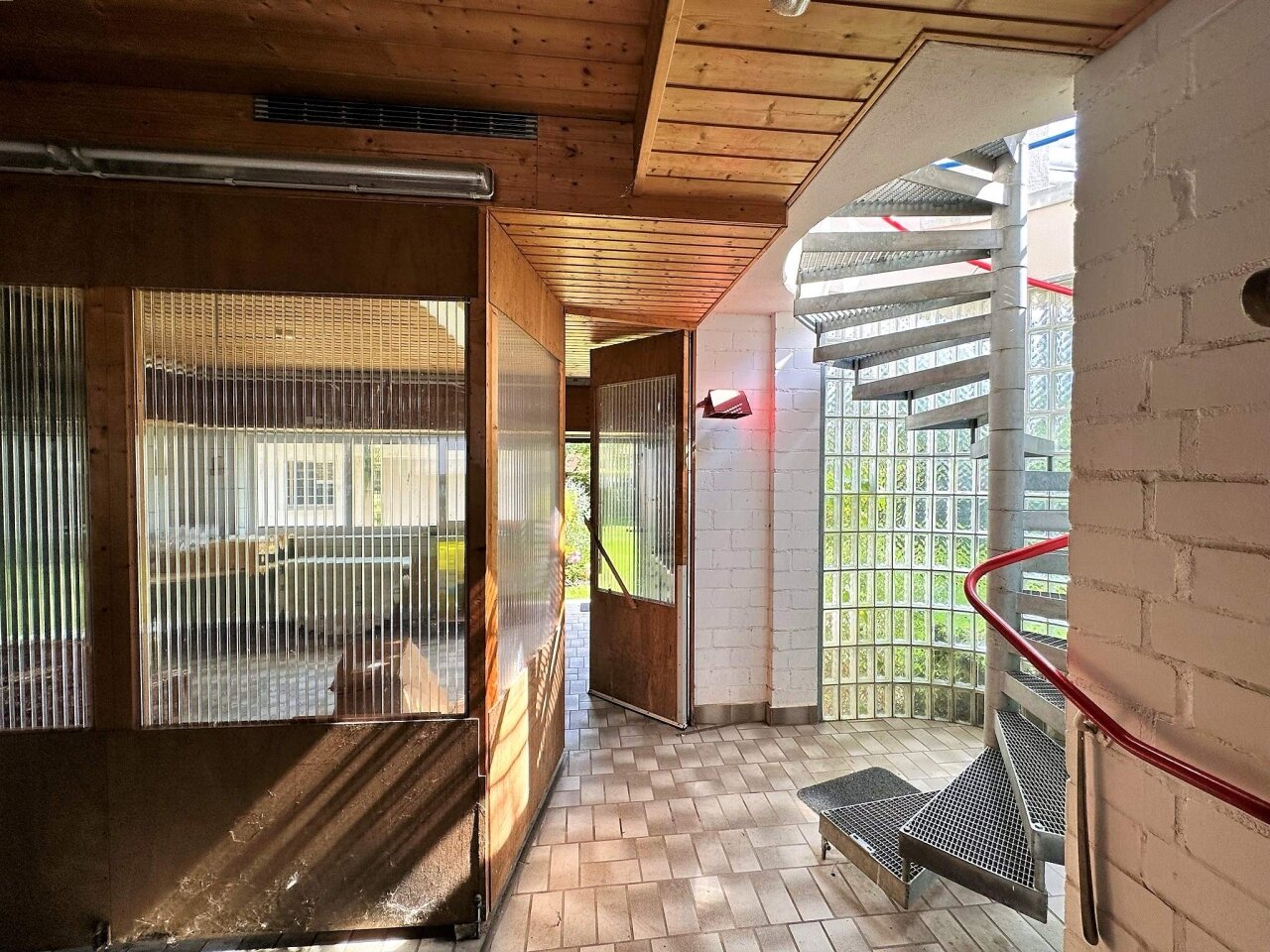 Garage - Blick auf die Party-Küche