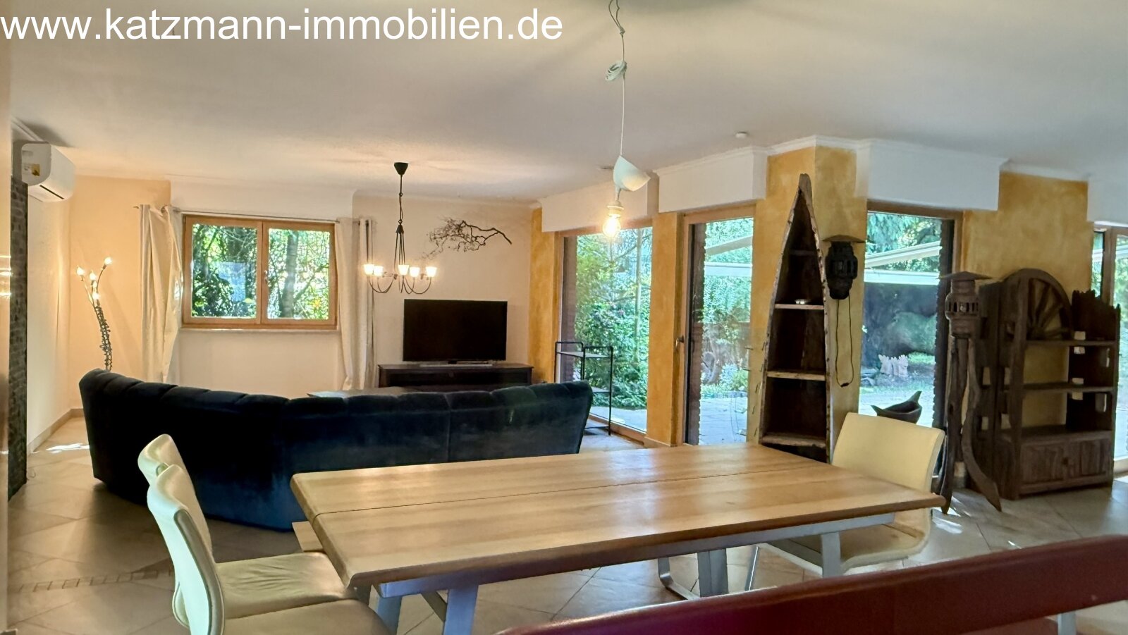 Großer Wohn-/Essbereich (ca. 53 m²)