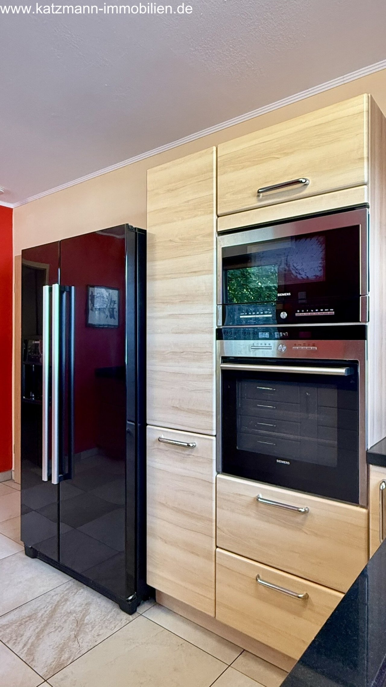 Kochstatioin mit Side-by-Side-Kühlschrank