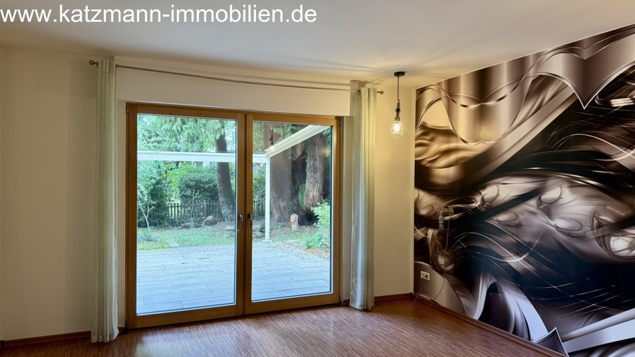 Schlafzimmer mit Zugang zur Terrasse