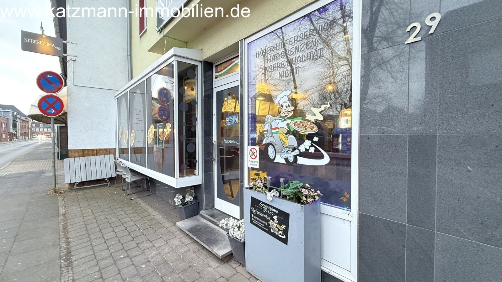  WuG - Eingang Imbiss mit gr. Fensterfront