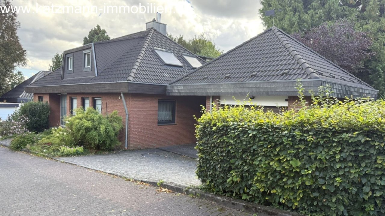 Haus- und Garagenansicht