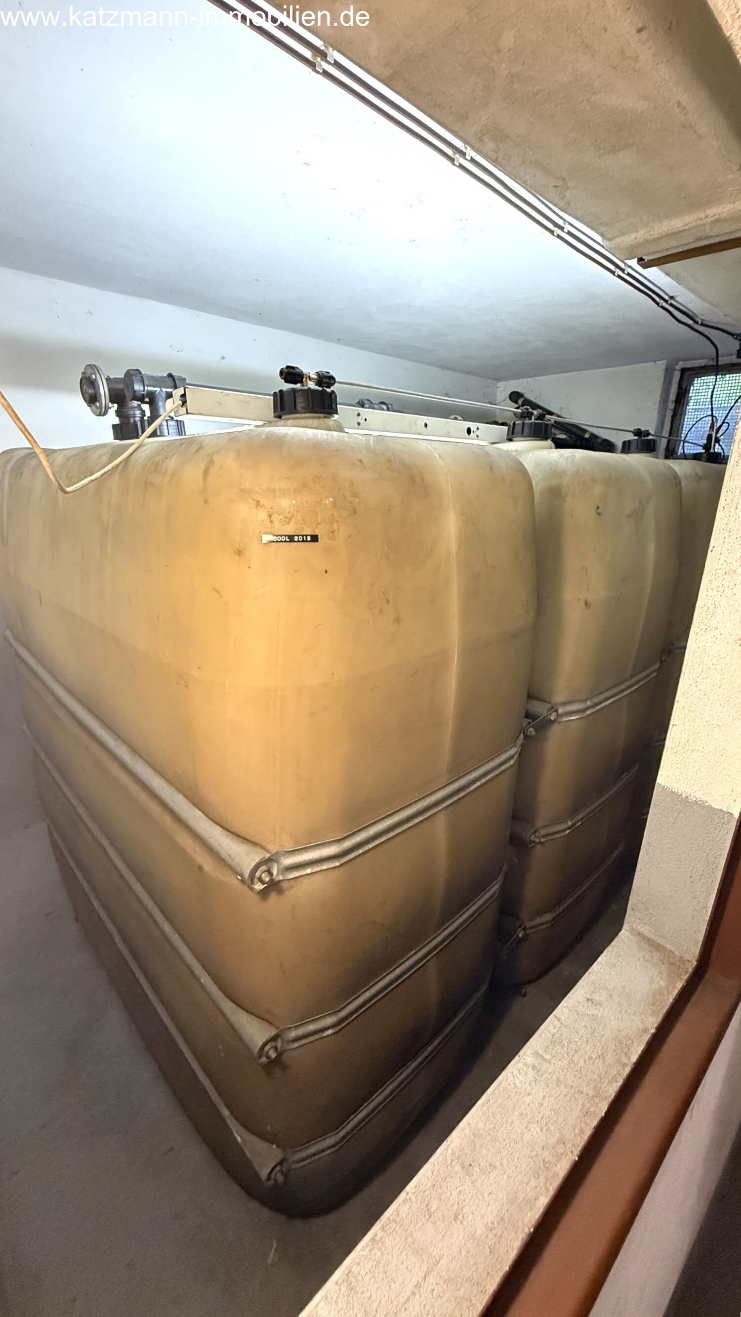 KG - Kunststoff-Öltanks (3 x 1.500 Ltr.)