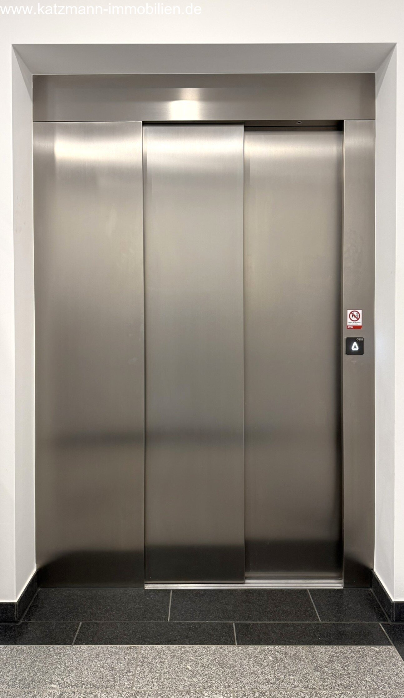 Personenaufzug (Fa. OTIS, 8 Personen - 630 KG)